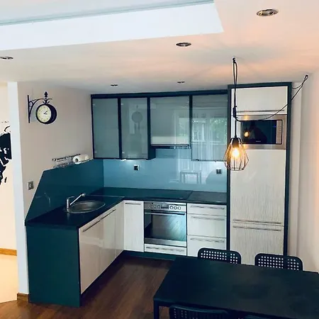 Listopadowa43 - Z Garazem Apartment