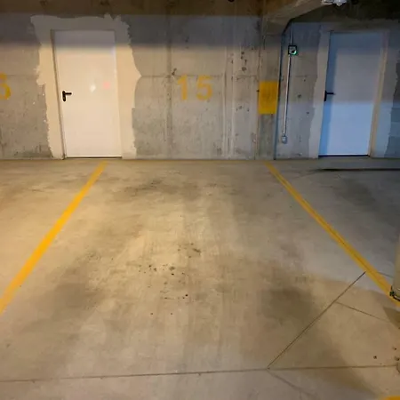 Listopadowa43 - Z Garazem