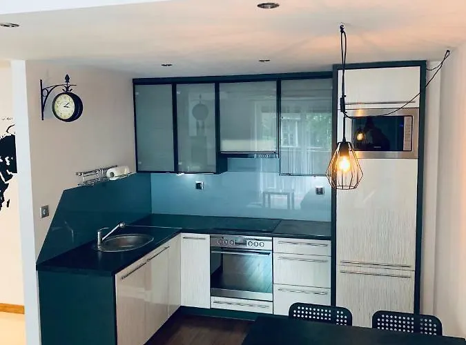 Listopadowa43 - Z Garazem شقة