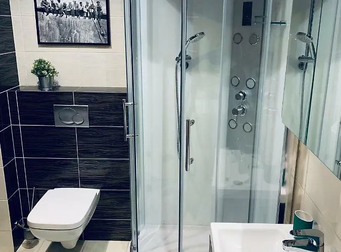 Listopadowa43 - Z Garazem شقة بييلسكو بياوا